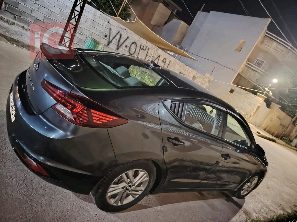 هیوندای ئەلەنترا